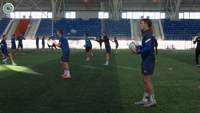 Футболисты "Сибири" возвращаются к тренировкам после отпуска