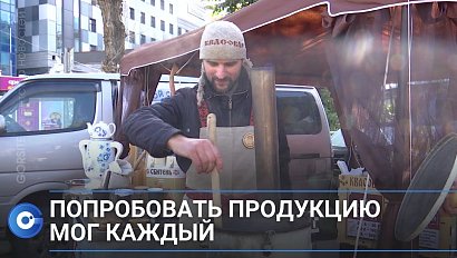 Поили сбитнем и кормили пельменями посетителей ярмарки в Новосибирске