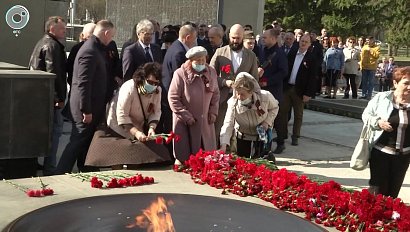 Ветераны "Горводоканала" возложили цветы к Монументу Славы