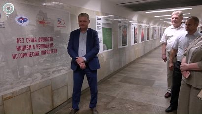 В новосибирском метро открыли исторический вагон и выставку