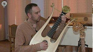 Новосибирский музыкант воссоздаёт старинные инструменты по гравюрам прошлого
