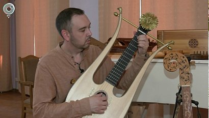 Новосибирский музыкант воссоздаёт старинные инструменты по гравюрам прошлого
