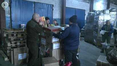 Жители Бердска отправили четыре тысячи новогодних подарков бойцам