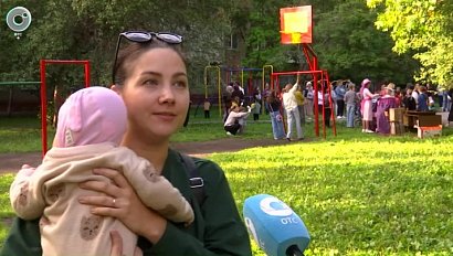 В Новосибирске открыли новую детскую площадку в рамках программы "Территория детства"