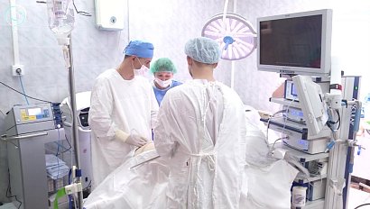 Новосибирские хирурги спасли пациентку с редкой аномалией внутренних органов