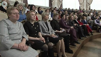 Глава региона принял участие во встрече с активом "Женского движения Единой России"