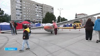 В Бердске вспоминают легендарного лётчика Евгения Андреева