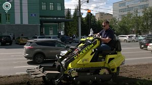 Мини-тракторы меняют городские улицы в Новосибирске