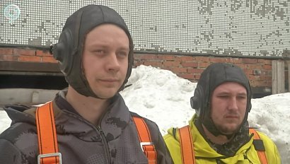 Десантники-пожарные начали подготовку к новому сезону на авиабазе в Новосибирске