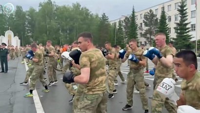 Спортсмены мирового уровня провели мастер-класс по боксу для курсантов Росгвардии