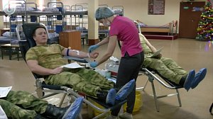 Военнослужащие Новосибирского военного института сдали 20 литров крови