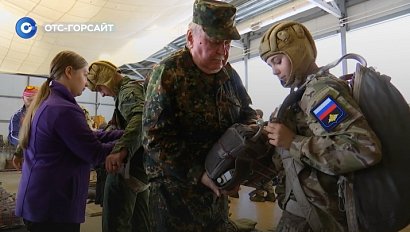 Юные десантники шагнули в небо