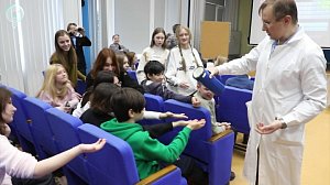 Школьники из Бердска стали свидетелями удивительных химических экспериментов