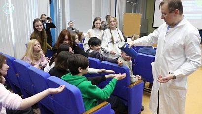 Школьники из Бердска стали свидетелями удивительных химических экспериментов