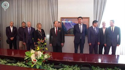 В Новосибирске открыли мемориальную доску в честь Ким Чен Ира