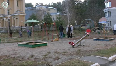 В Новосибирске жильцы могут потерять часть детской площадки