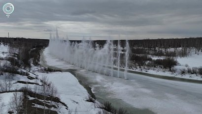 В Новосибирской области начали подрывать лёд на реках