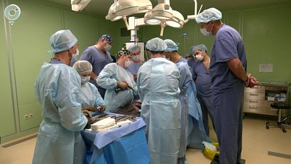 Новосибирские врачи провели уникальную операцию по замене костей