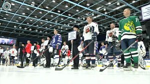 Сотрудники МВД сражаются за медали на льду в Новосибирске