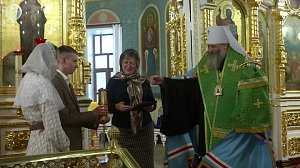Огонь семейного очага передали в Вознесенский собор Новосибирска