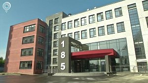 Самую большую школу в Новосибирске откроют к 1 сентября. Почему здание пришлось разделить на три блока?