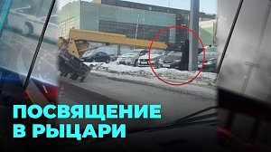 Автовышка упала на новенький авто