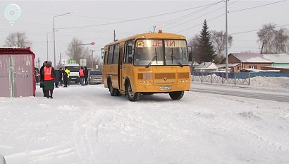 На двух трассах в Новосибирской области ввели временное ограничение движения из-за сильных метелей
