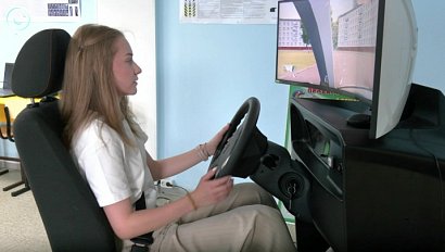 В Новосибирске выпустили первых учеников детско-юношеской автошколы