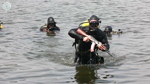 Курсанты НВВКУ отрабатывают водолазные навыки на учениях