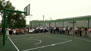 В городе Оби открыли первую уличную баскетбольную площадку