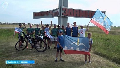 Здвинские легкоатлеты пробежали 100 километров в честь юбилея района