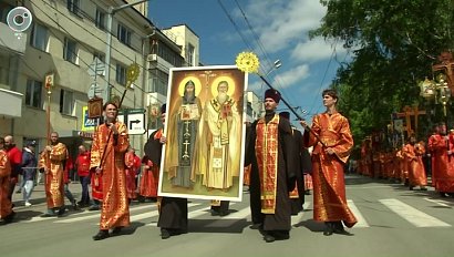 Православные верующие собрались на крестный ход в честь Кирилла и Мефодия