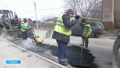 Дорогу на кладбище в Бердске ремонтируют перед Радоницей