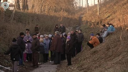 Опасный путь к автобусной остановке в Первомайском районе