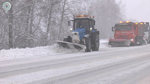 Дорожные службы Новосибирской области работают круглосуточно в условиях снегопада