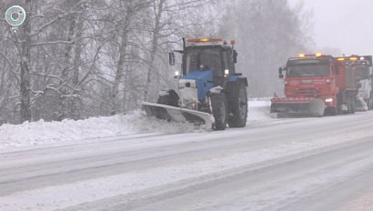 Дорожные службы Новосибирской области работают круглосуточно в условиях снегопада