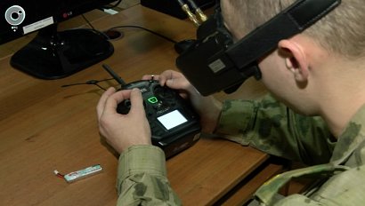 Курсанты Новосибирского военного института осваивают беспилотные системы