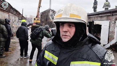 Взрыв газа разрушил гаражи в Новосибирске