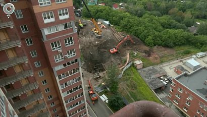 Провал на Горском: коммунальщики ведут уникальную операцию