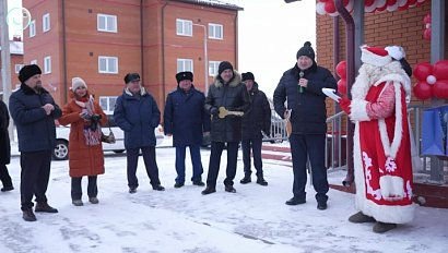 Девять сирот обрели жильё в Карасуке