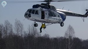 Пожарные десантники высадились с вертолёта под Новосибирском