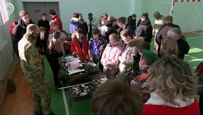 Новосибирские школьники узнали, как проходят испытания на краповый берет