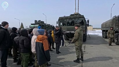 Школьники узнали о работе контрразведки и посетили ракетное соединение