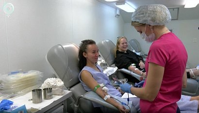 Новосибирские спортсмены сдали кровь перед Днём физкультурника