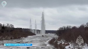 Спасатели взрывают лёд на извилистых реках