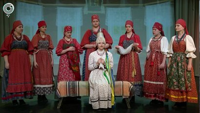 Студенты в Новосибирске показали древний свадебный обряд