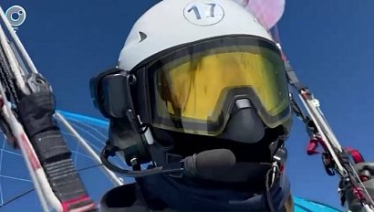 Новосибирский спортсмен совершил уникальный полёт над Эльбрусом
