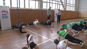 Зарядкой со спортсменом отмечают в новосибирской школе Всемирный день здоровья