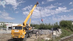 Сбитую грузовиком опору ЛЭП восстанавливают в Бердске. Когда город и ближайшие микрорайоны подключат к основной сети питания?