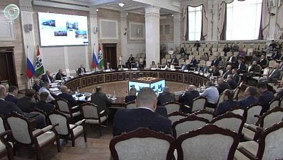 Губернатор Новосибирской области поручил усилить контроль за подрядчиками